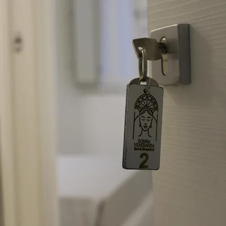 לינה וארוחת בוקר Donna Veneranda