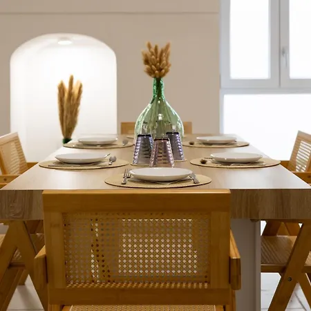 לינה וארוחת בוקר Donna Veneranda 4*