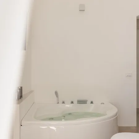 לינה וארוחת בוקר Donna Veneranda 4*