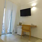 Donna Veneranda 3*
